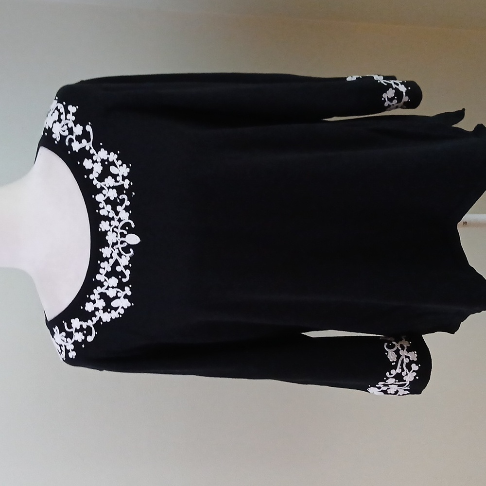 2/$15 Croft & Barrow Floral Embroidered Pullover Sweater Top - Picture 1 of 6